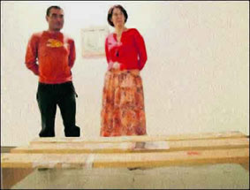 Ana Vila y Jaime Rodríguez,  durante la inauguración de la exposición en la galería Amaga.